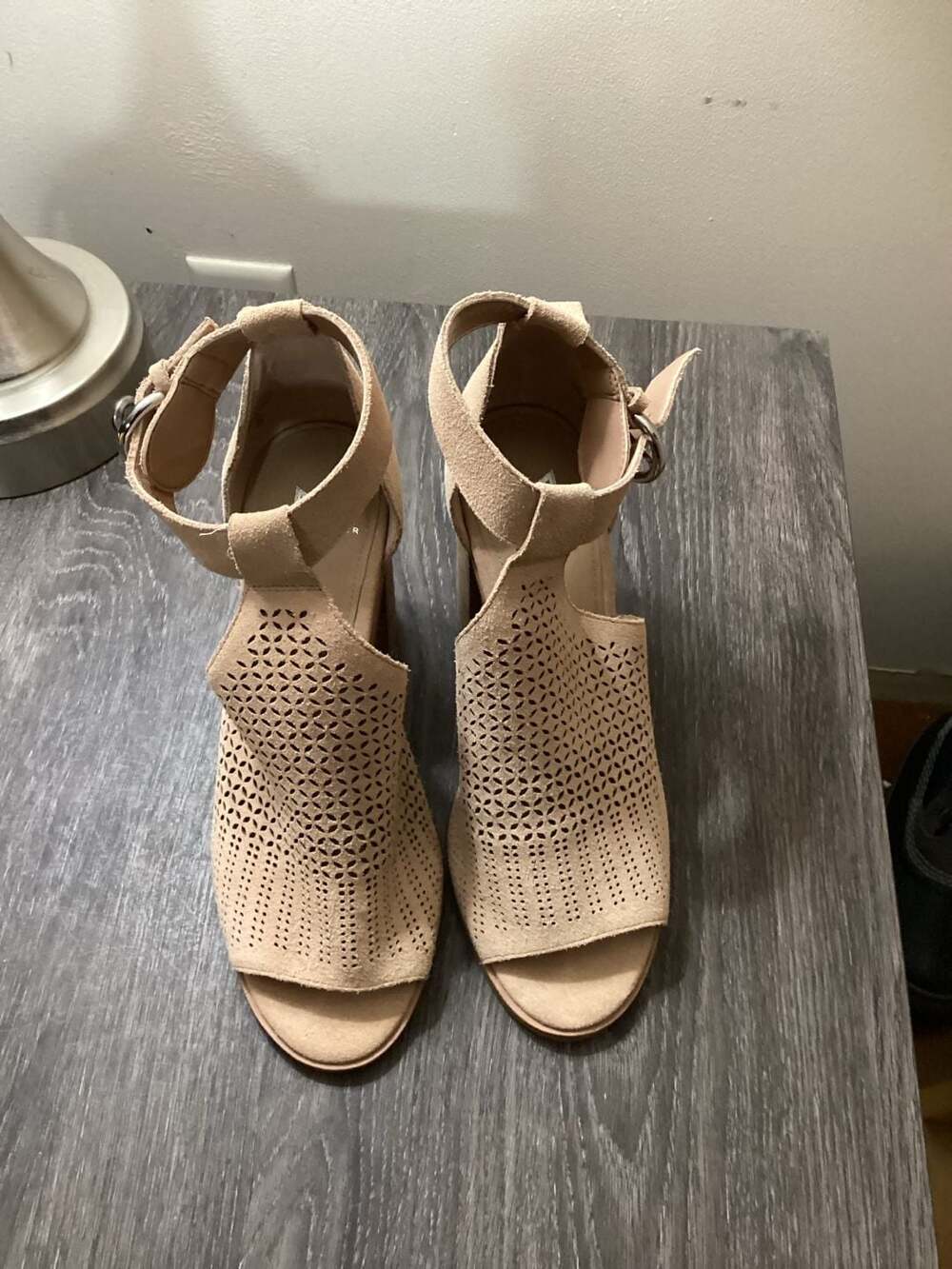 Marc Fisher Vixen Cutout Suede Block Heel Sandals Size 7M Tan